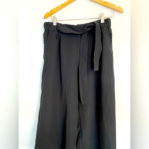 Lululemon Noir pants 10